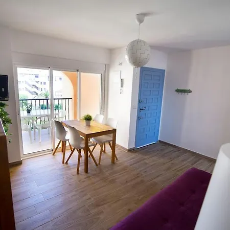 Apartamento En Con Piscina Cerca De La Playa