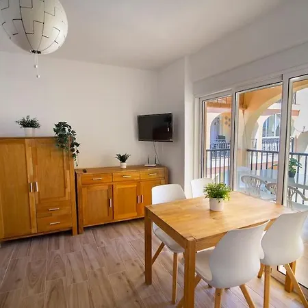 Apartamento En Con Piscina Cerca De La Playa Appartement *